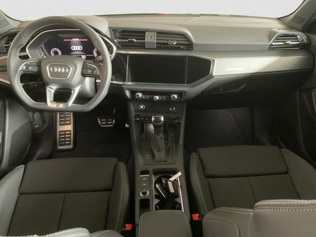 Photo véhicule 1 AUDI Q3 35 TDI 150 CH S TRONIC 7 S LINE