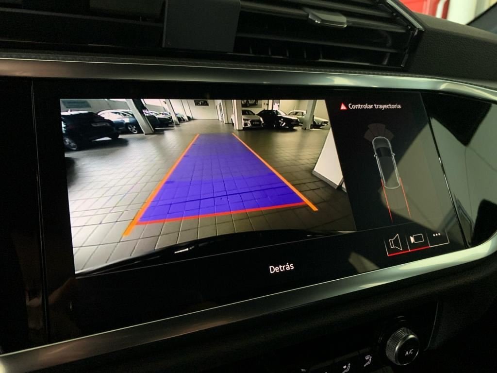 Photo véhicule 1 AUDI Q3 35 TDI 150 CH S TRONIC 7 S LINE