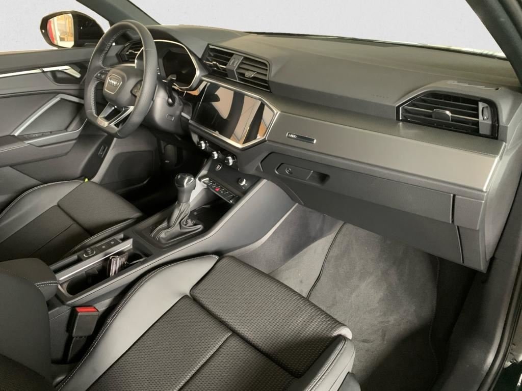 Photo véhicule 1 AUDI Q3 35 TDI 150 CH S TRONIC 7 S LINE