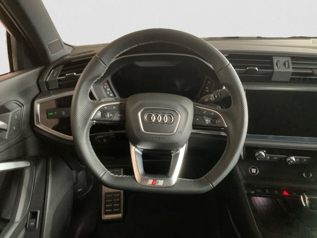 Photo véhicule 1 AUDI Q3 35 TDI 150 CH S TRONIC 7 S LINE
