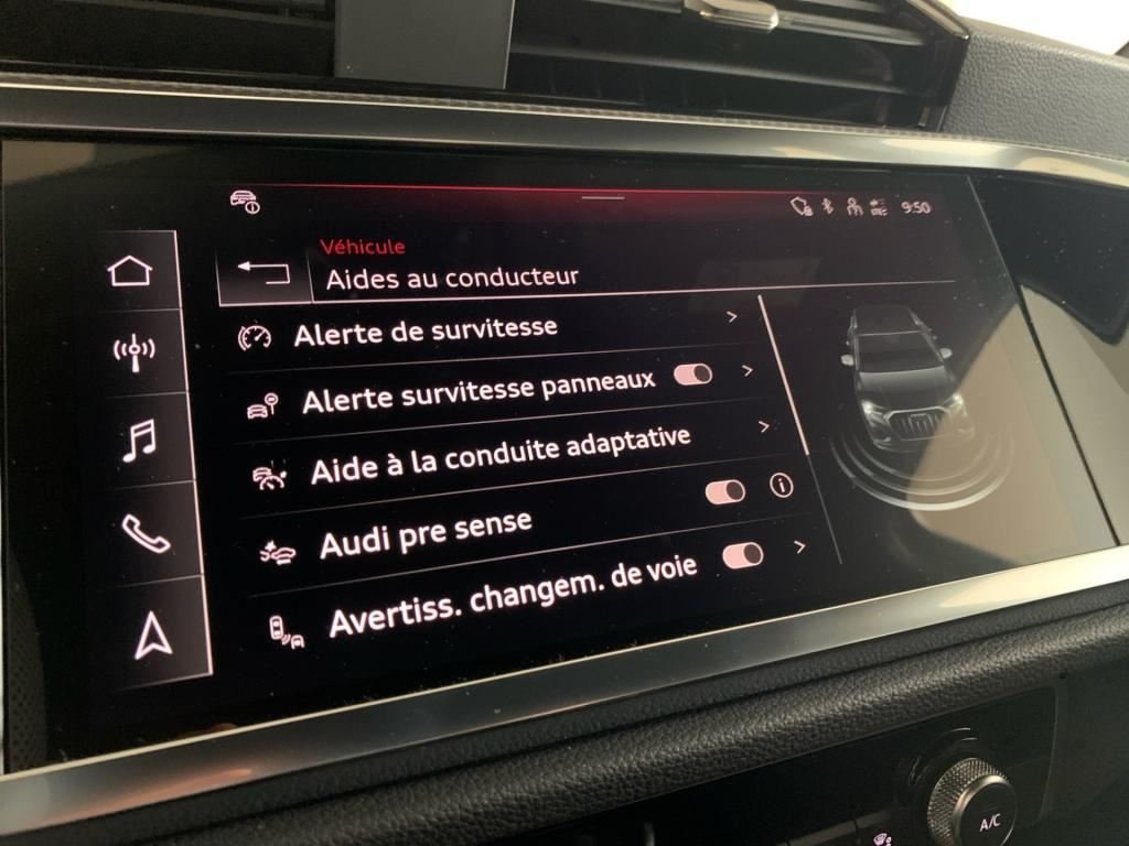 Photo véhicule 1 AUDI Q3 35 TDI 150 CH S TRONIC 7 S LINE
