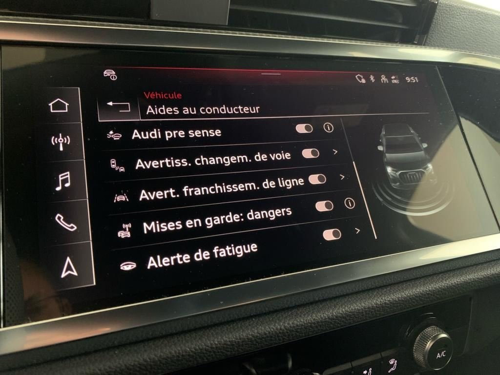 Photo véhicule 1 AUDI Q3 35 TDI 150 CH S TRONIC 7 S LINE