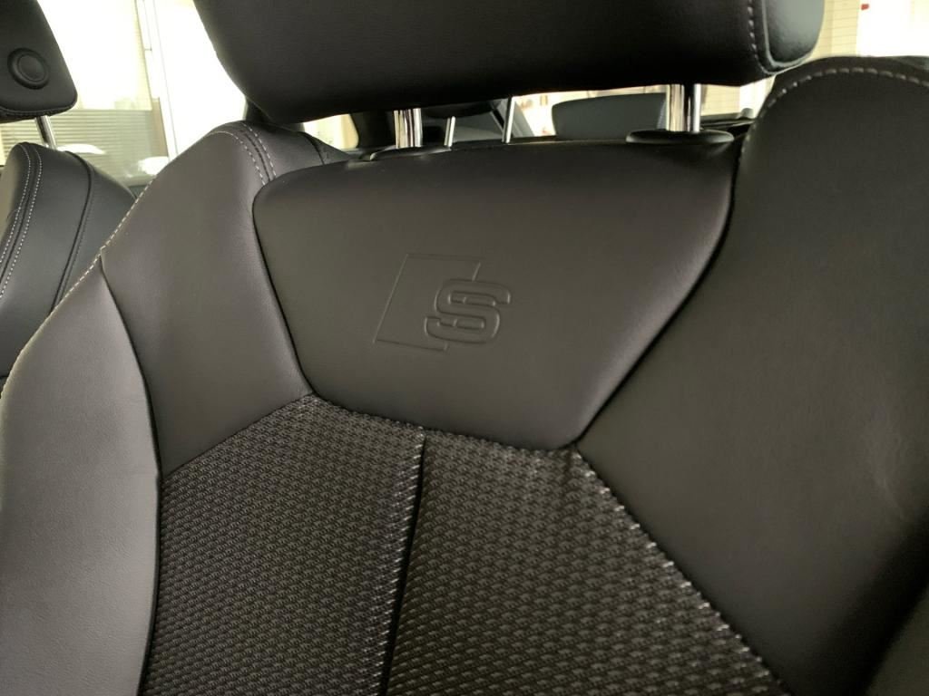 Photo véhicule 1 AUDI Q3 35 TDI 150 CH S TRONIC 7 S LINE