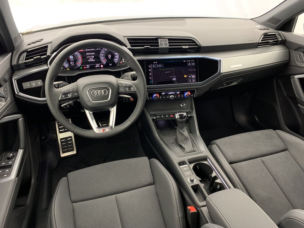 Photo véhicule 1 AUDI Q3 sportback 35 TDI 150 ch S tronic 7 S line