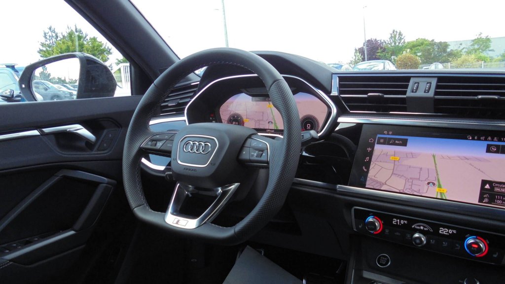 Photo véhicule 1 AUDI Q3 sportback Q3 Sportback 35 TDI 150 ch S tronic 7 S Edition