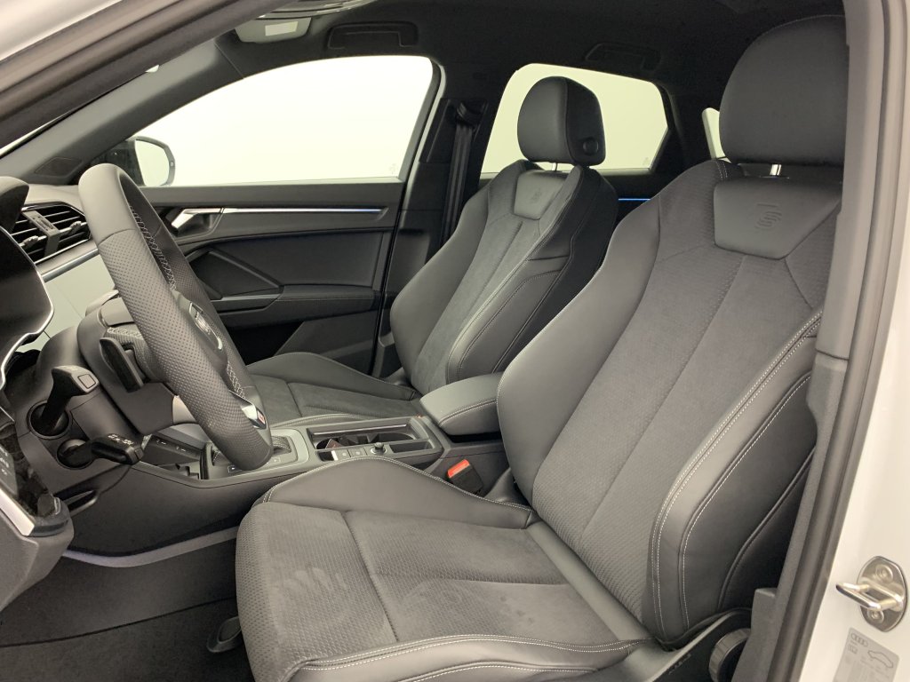 Photo véhicule 1 AUDI Q3 sportback 35 TDI 150 ch S tronic 7 S line plus