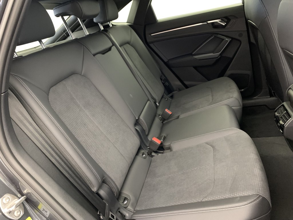 Photo véhicule 1 AUDI Q3 sportback 35 TDI 150 ch S tronic 7 S line