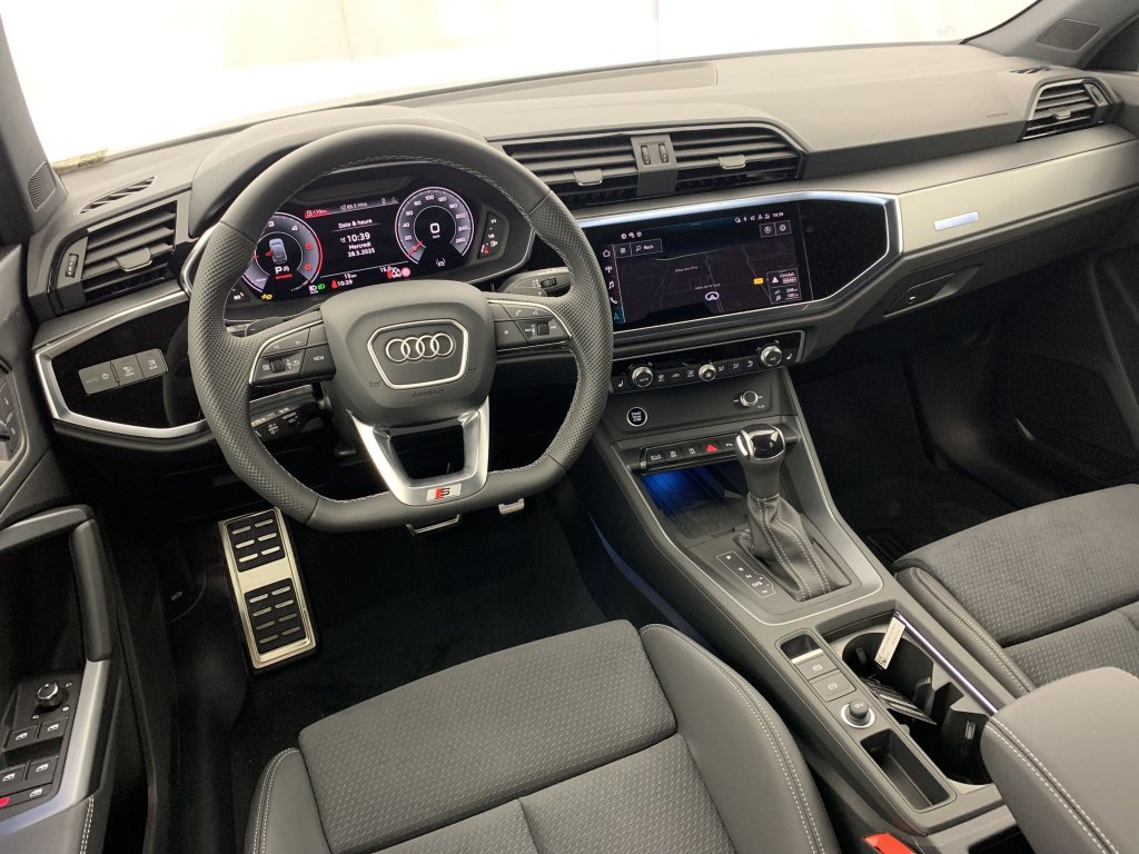 Photo véhicule 1 AUDI Q3 sportback 35 TDI 150 ch S tronic 7 S line plus