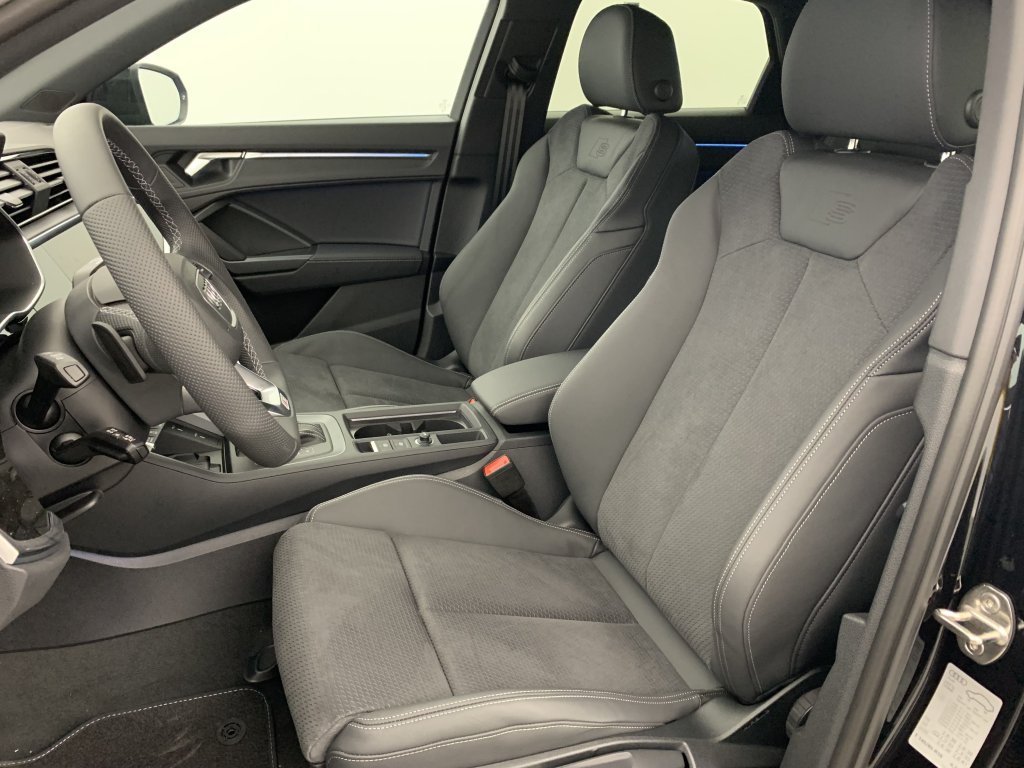 Photo véhicule 1 AUDI Q3 sportback 35 TDI 150 ch S tronic 7 Black Edition