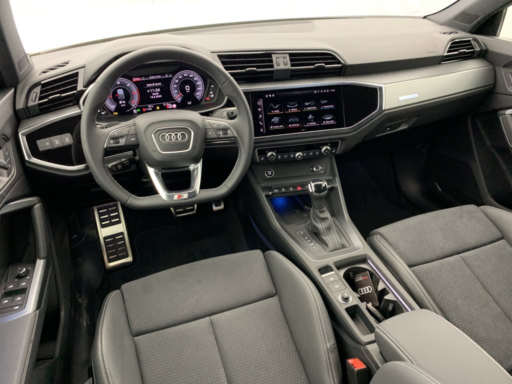 Photo véhicule 1 AUDI Q3 sportback 35 TDI 150 ch S tronic 7 S line plus