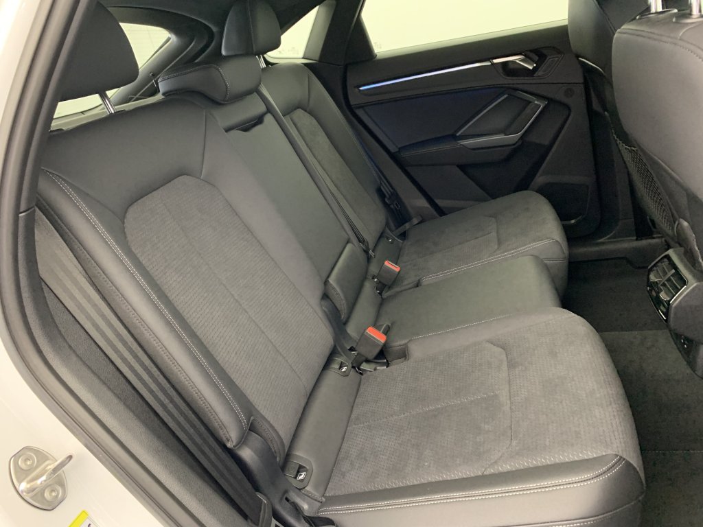 Photo véhicule 1 AUDI Q3 sportback 35 TDI 150 ch S tronic 7 S line plus