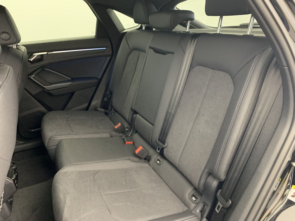 Photo véhicule 1 AUDI Q3 sportback 35 TDI 150 ch S tronic 7 Black Edition