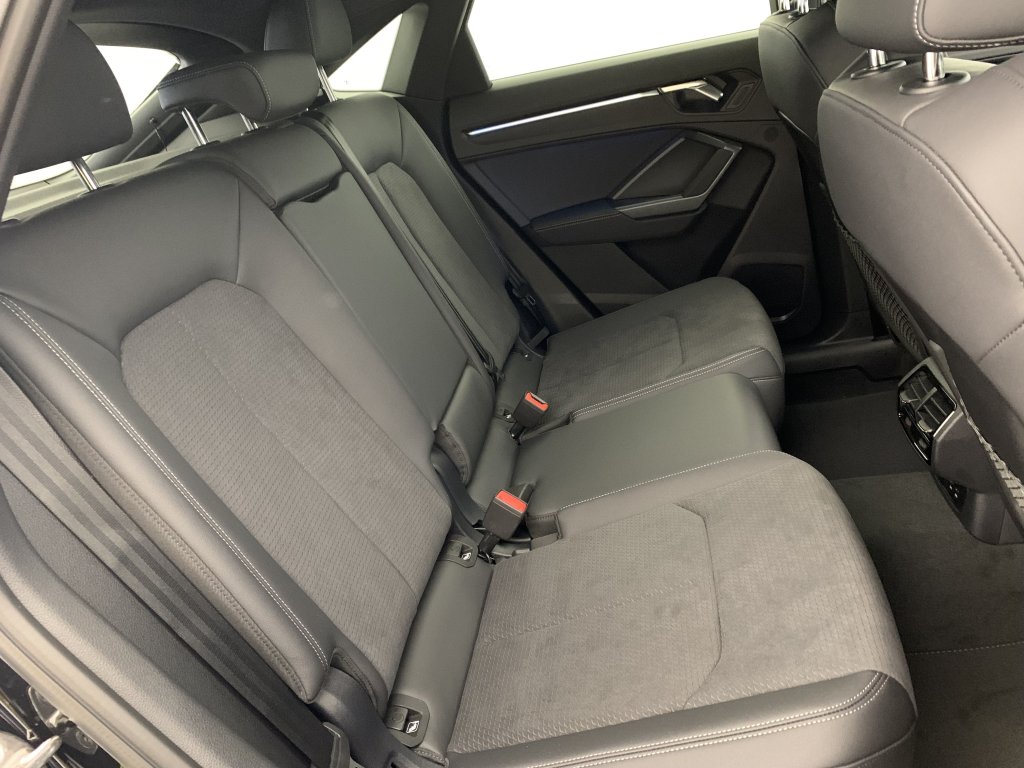 Photo véhicule 1 AUDI Q3 sportback 35 TDI 150 ch S tronic 7 Black Edition