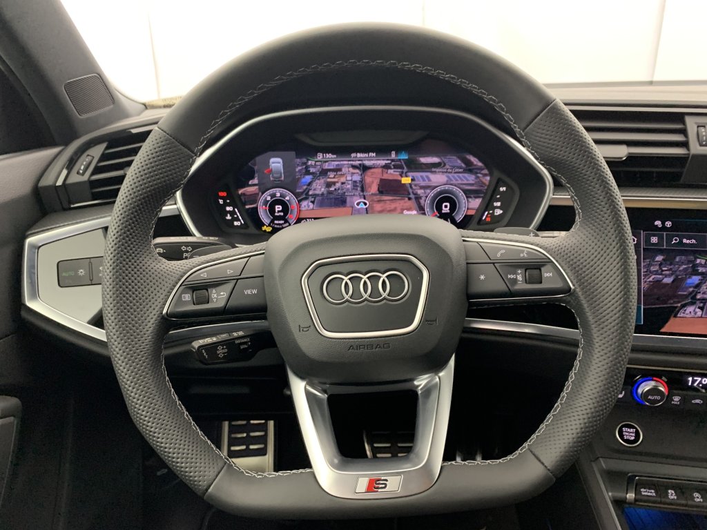 Photo véhicule 1 AUDI Q3 sportback 35 TDI 150 ch S tronic 7 Black Edition