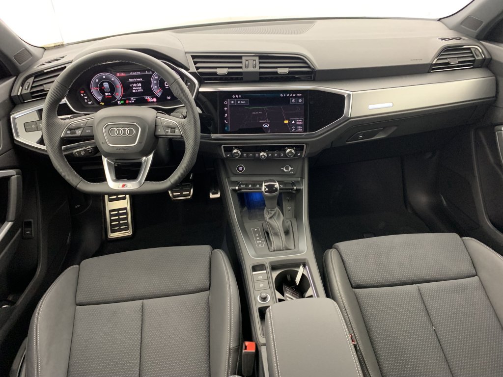 Photo véhicule 1 AUDI Q3 sportback 35 TDI 150 ch S tronic 7 S line plus