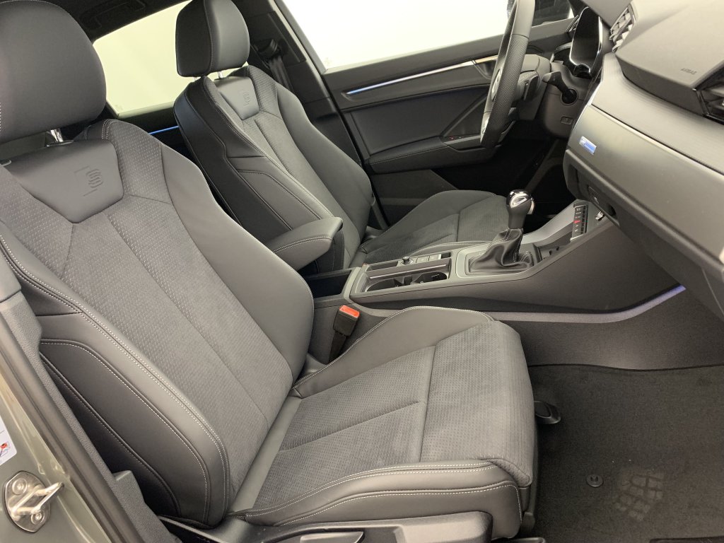 Photo véhicule 1 AUDI Q3 sportback 35 TDI 150 ch S tronic 7 S line plus