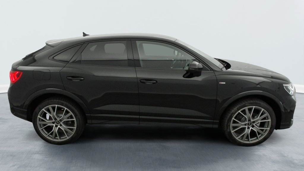Photo véhicule 1 AUDI Q3 sportback 35 TDI 150 ch S tronic 7 Black Edition