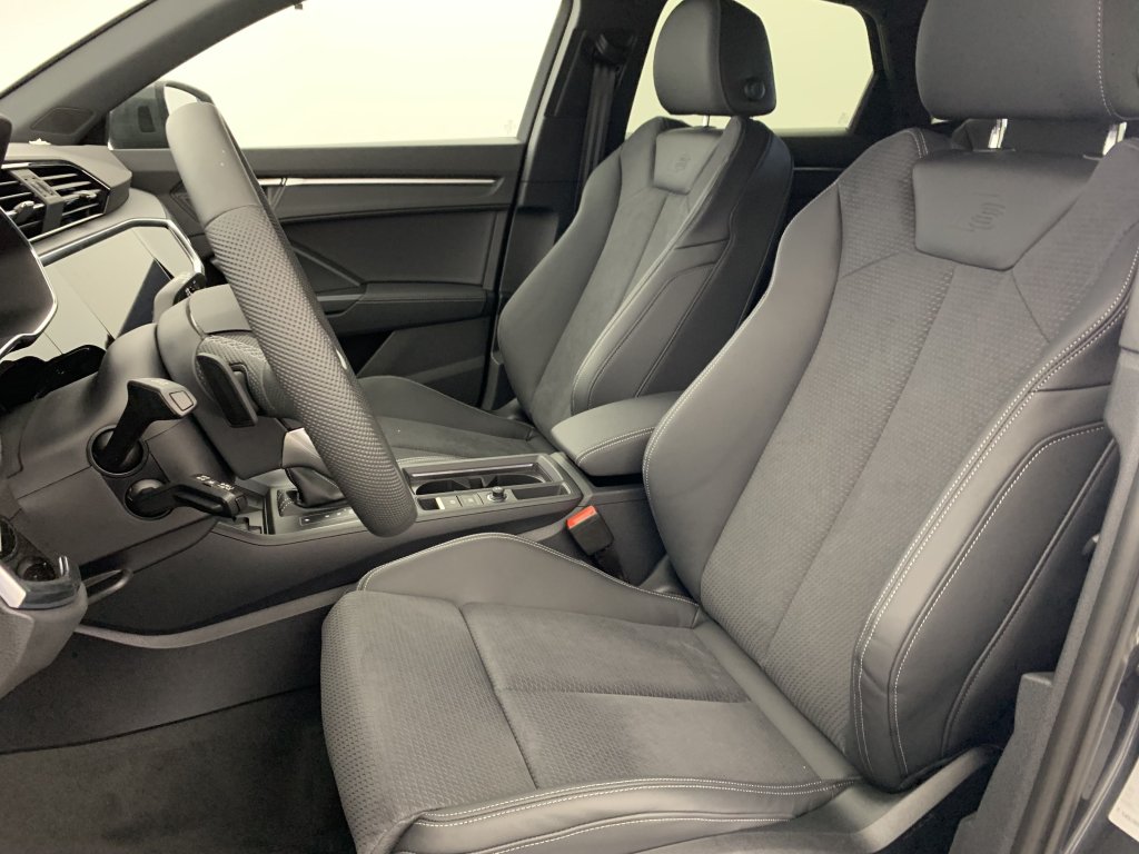 Photo véhicule 1 AUDI Q3 sportback 35 TDI 150 ch S tronic 7 S line
