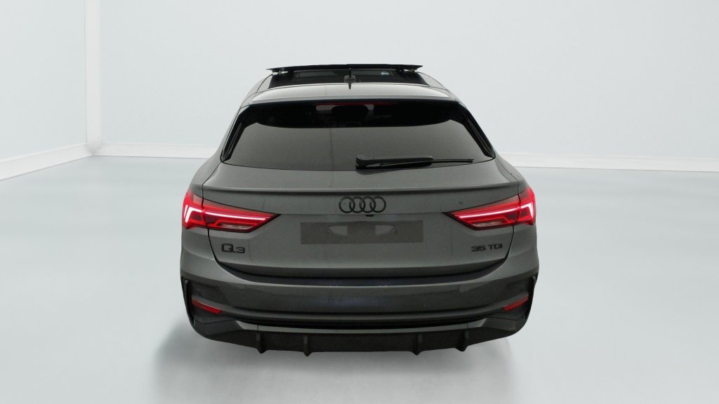 Photo véhicule 1 AUDI Q3 sportback 35 TDI 150 ch S tronic 7 S line