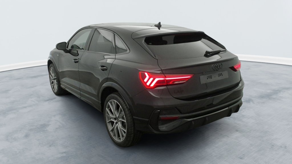 Photo véhicule 1 AUDI Q3 sportback 35 TDI 150 ch S tronic 7 Black Edition