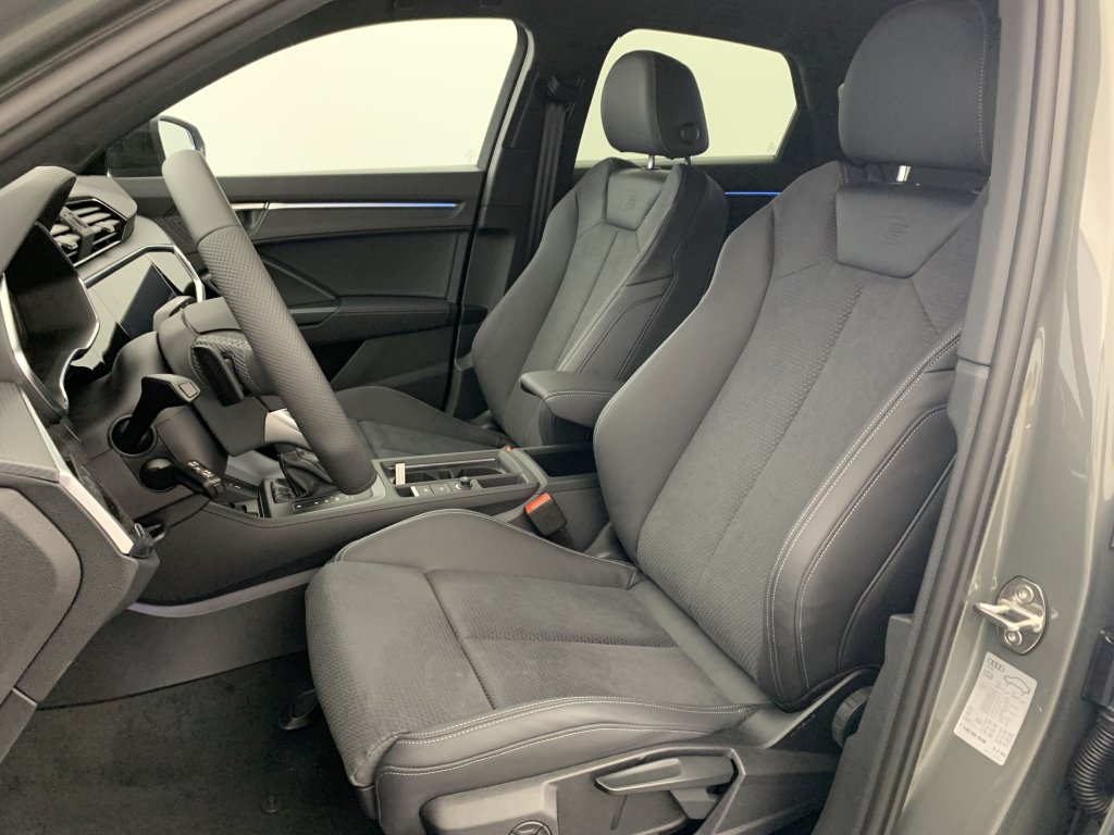 Photo véhicule 1 AUDI Q3 sportback 35 TDI 150 ch S tronic 7 S line plus