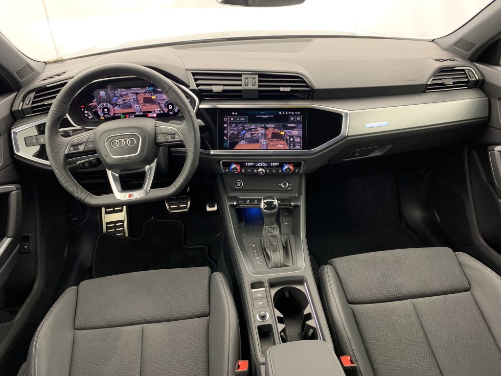 Photo véhicule 1 AUDI Q3 sportback 35 TDI 150 ch S tronic 7 Black Edition