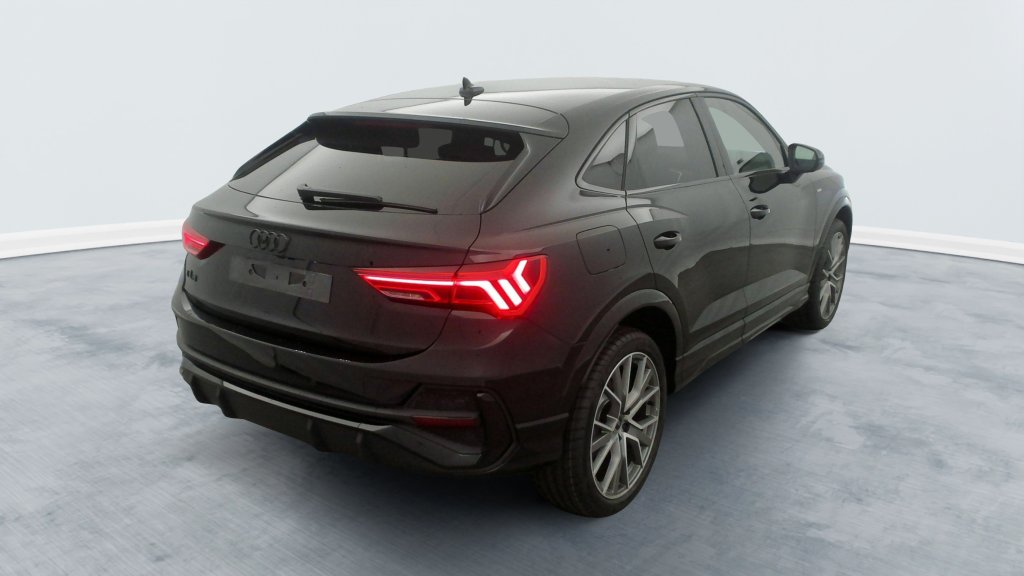 Photo véhicule 1 AUDI Q3 sportback 35 TDI 150 ch S tronic 7 Black Edition