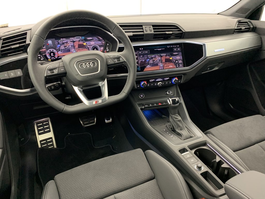 Photo véhicule 1 AUDI Q3 sportback 35 TDI 150 ch S tronic 7 Black Edition
