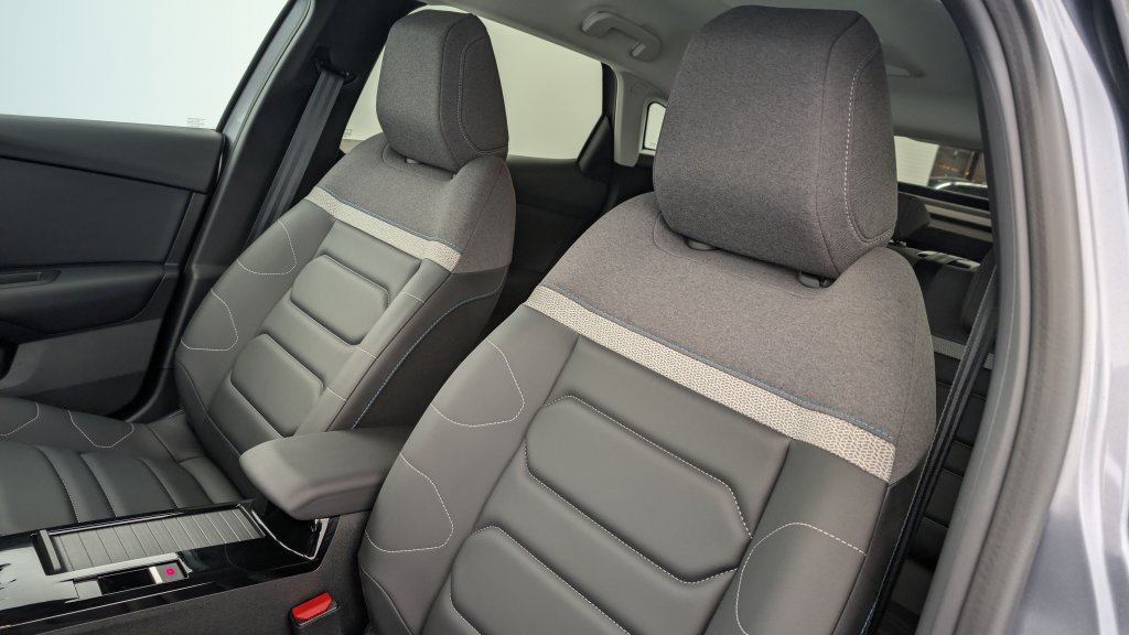 Photo véhicule 1 CITROëN C4 PureTech 130 EAT8 Max