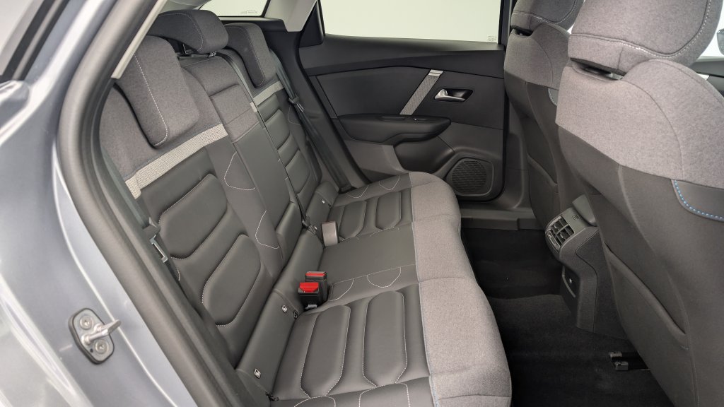 Photo véhicule 1 CITROëN C4 PureTech 130 EAT8 Max