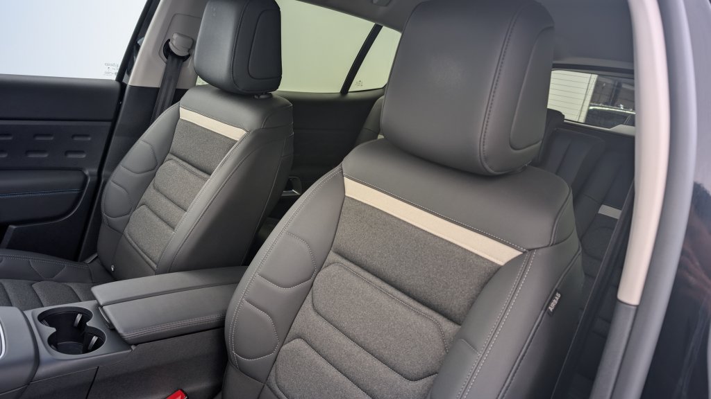 Photo véhicule 1 CITROëN C5 aircross Hybride 136 e-DCS6 Plus