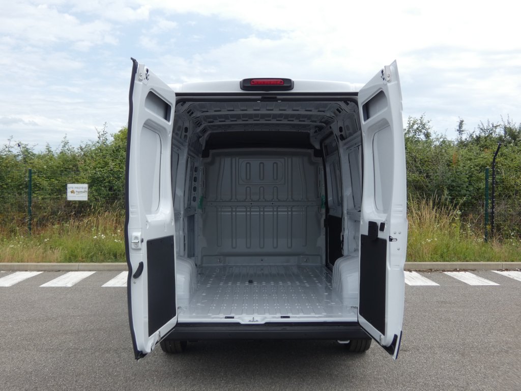 Photo véhicule 1 CITROëN Jumper fourgon nouveau TOLE 33 L2H2 140 S S BVM6