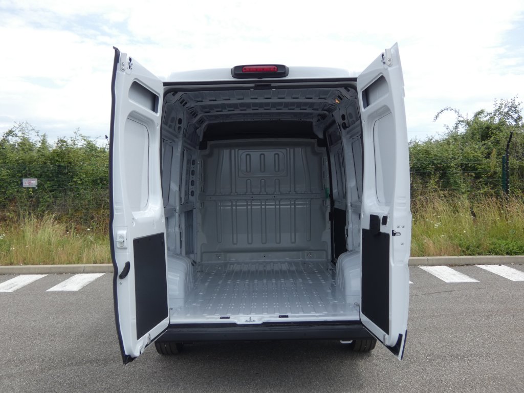 Photo véhicule 1 CITROëN Jumper fourgon nouveau TOLE 33 L2H2 140 S S BVM6