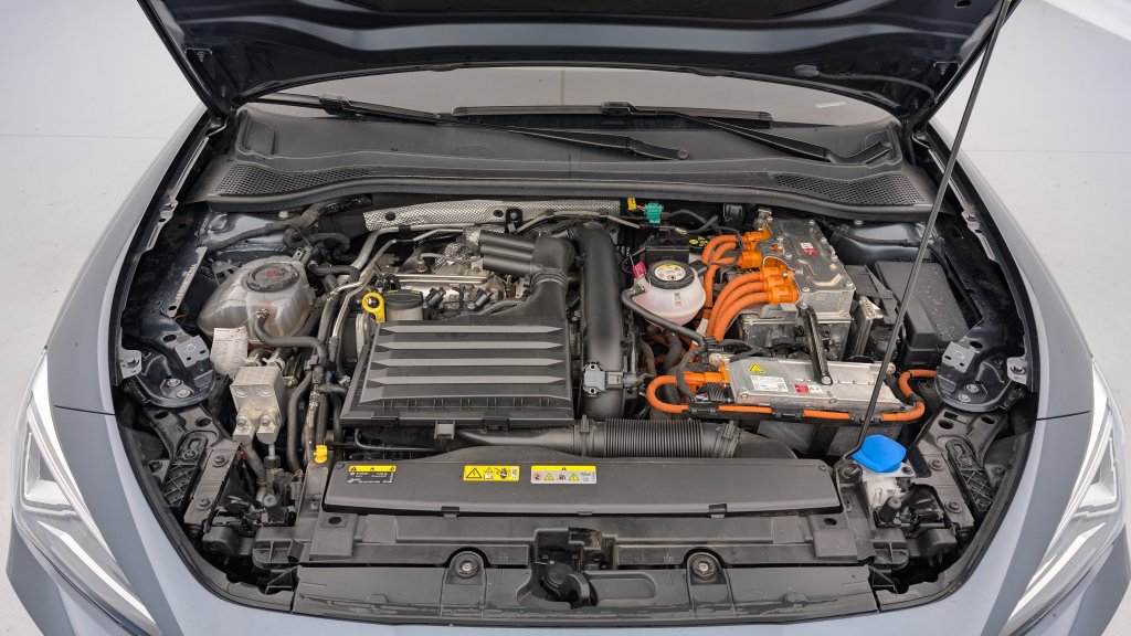 Photo véhicule 1 SEAT Leon sportstourer 1.4 e-HYBRID 245 ch DSG6 VZ