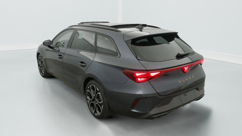 Photo véhicule 1 SEAT Leon sportstourer 2.0 TDI 150 ch DSG7 V