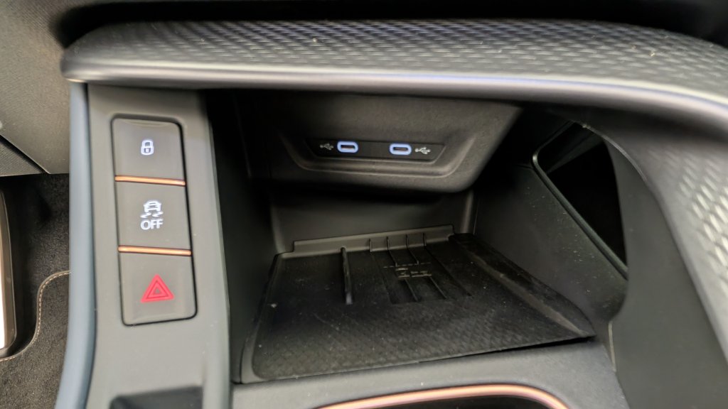 Photo véhicule 1 CUPRA Terramar 1.5 eTSI Hybrid 150 ch DSG7 V