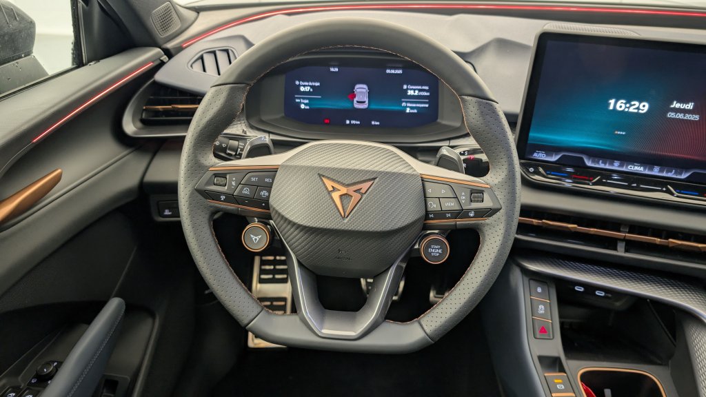 Photo véhicule 1 CUPRA Terramar 1.5 eTSI Hybrid 150 ch DSG7 V