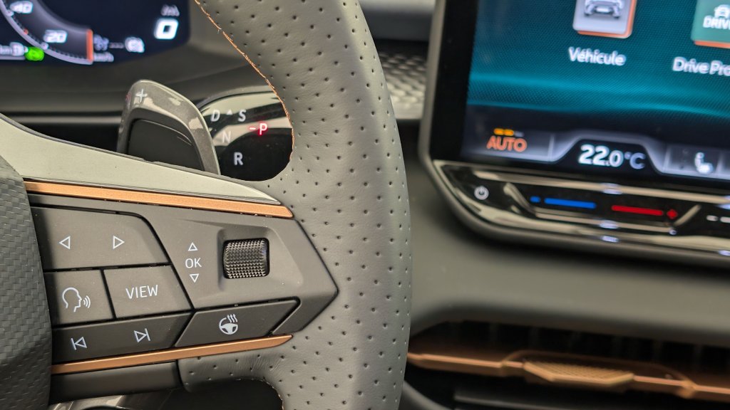 Photo véhicule 1 CUPRA Terramar 1.5 eTSI Hybrid 150 ch DSG7 V
