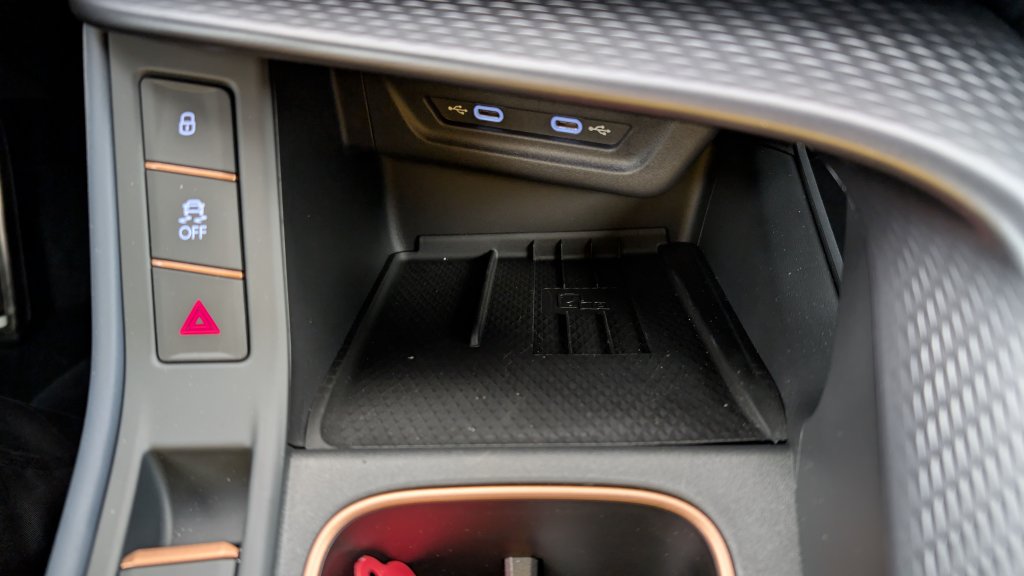 Photo véhicule 1 CUPRA Terramar 1.5 eTSI Hybrid 150 ch DSG7 V