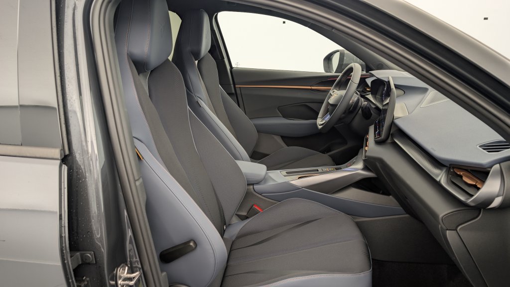 Photo véhicule 1 CUPRA Terramar 1.5 eTSI Hybrid 150 ch DSG7 V