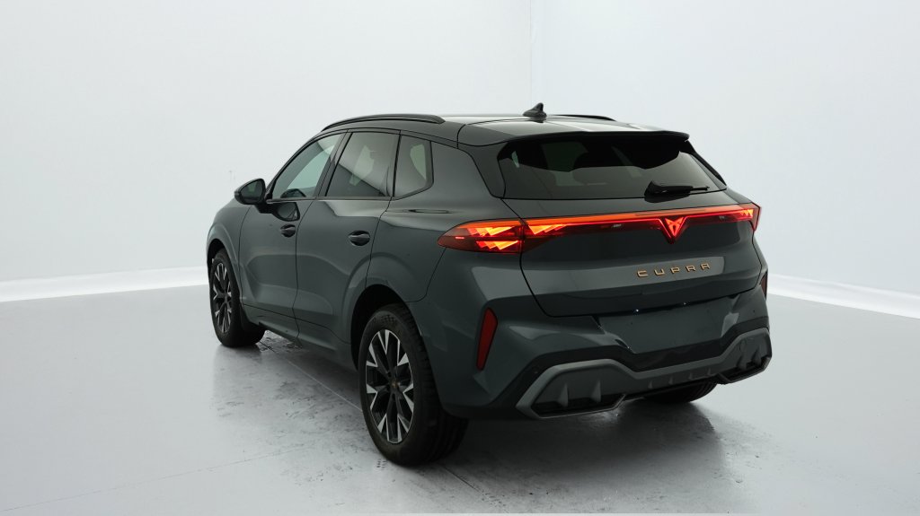 Photo véhicule 1 CUPRA Terramar 1.5 eTSI Hybrid 150 ch DSG7 V