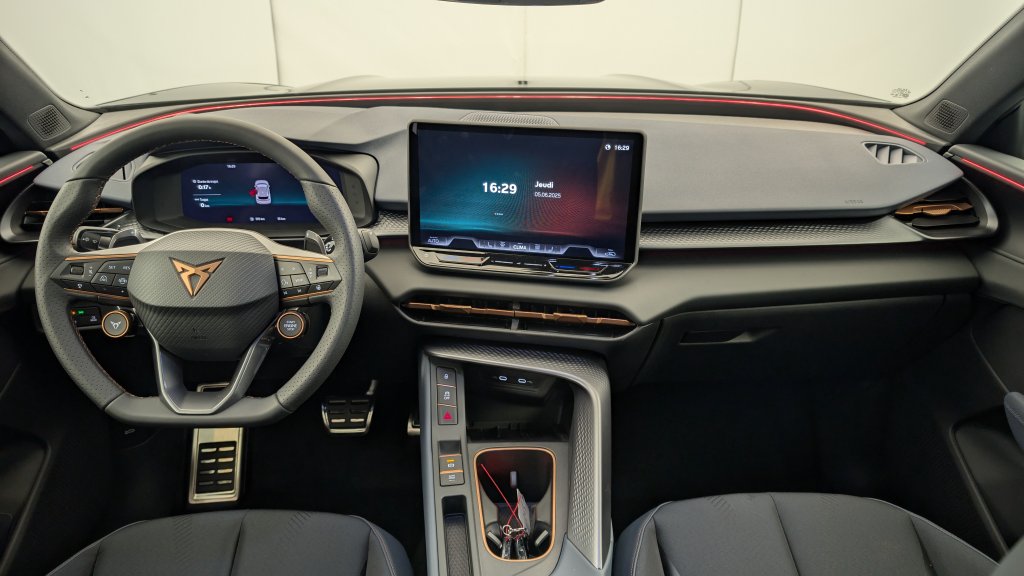 Photo véhicule 1 CUPRA Terramar 1.5 eTSI Hybrid 150 ch DSG7 V