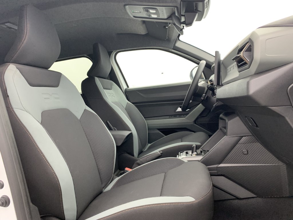 Photo véhicule 1 DACIA Duster Hybrid 140 4x2 Extreme