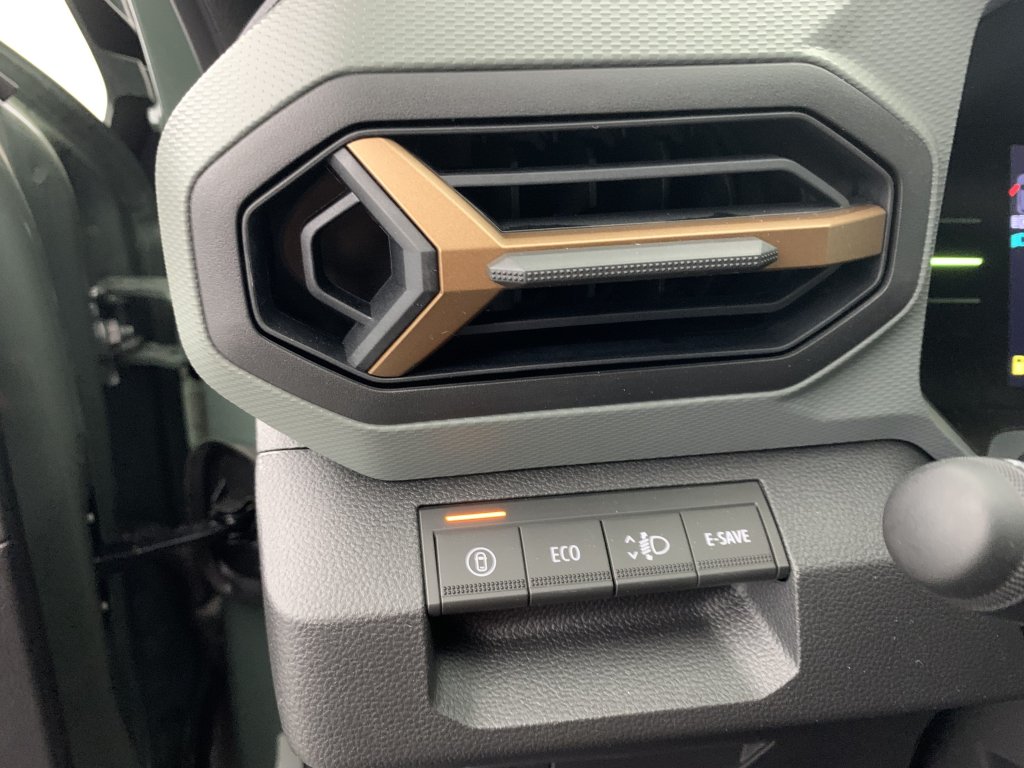 Photo véhicule 1 DACIA Duster Hybrid 140 4x2 Extreme