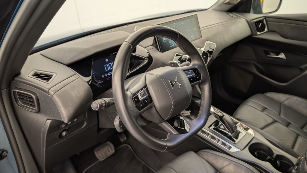 Photo véhicule 1 DS Ds3 crossback PURETECH 130 EAT8 RIVOLI