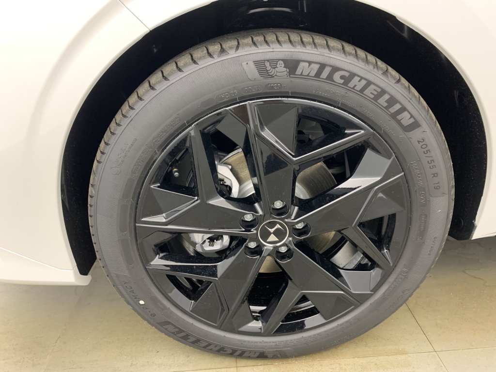 Photo véhicule 1 CITROëN DS4 Hybride 145 e-DCT6 Pallas