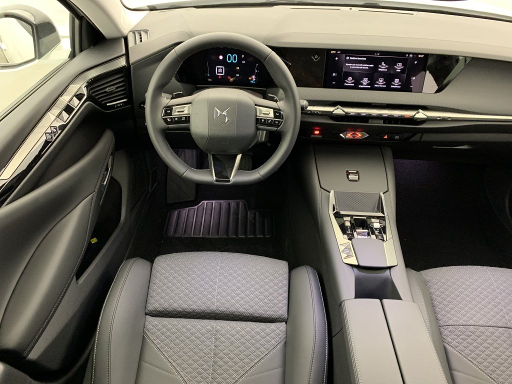 Photo véhicule 1 CITROëN DS4 Hybride 145 e-DCT6 Pallas