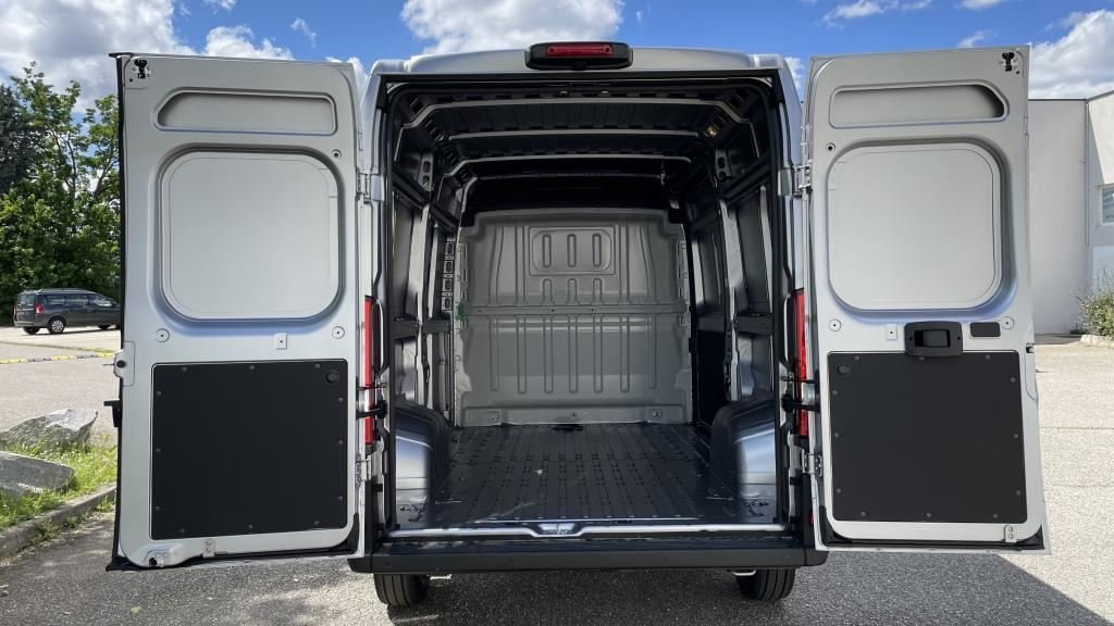 Photo véhicule 1 FIAT Ducato fourgon TOLE 3.5 M H2 S S 180 CH BVA