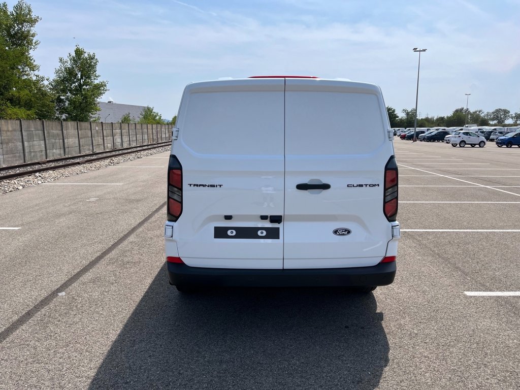 Photo véhicule 1 FORD Transit custom fourgon 300 L1H1 2.0 ECOBLUE 136 CH TREND