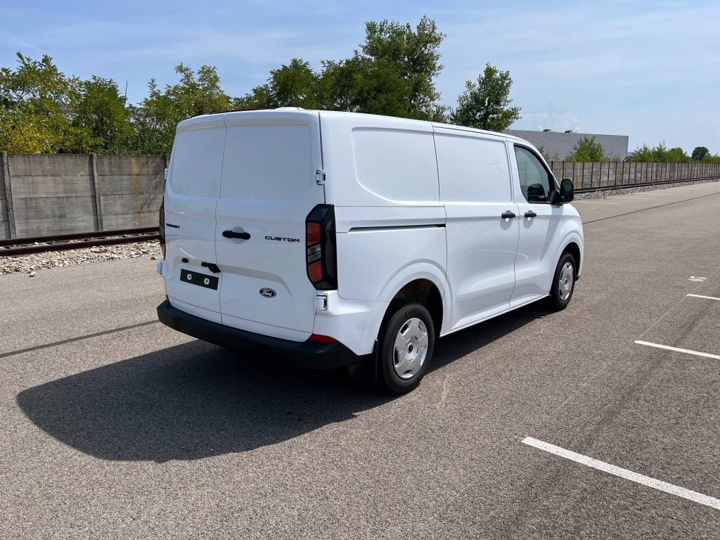 Photo véhicule 1 FORD Transit custom fourgon 300 L1H1 2.0 ECOBLUE 136 CH TREND